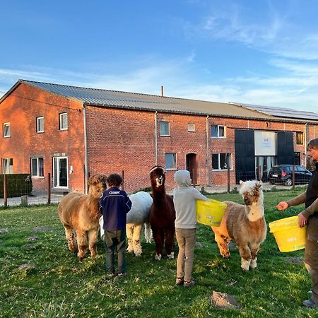 De Smishoeve Met Kinderpret, Dieren En Wellness Heers 외부 사진