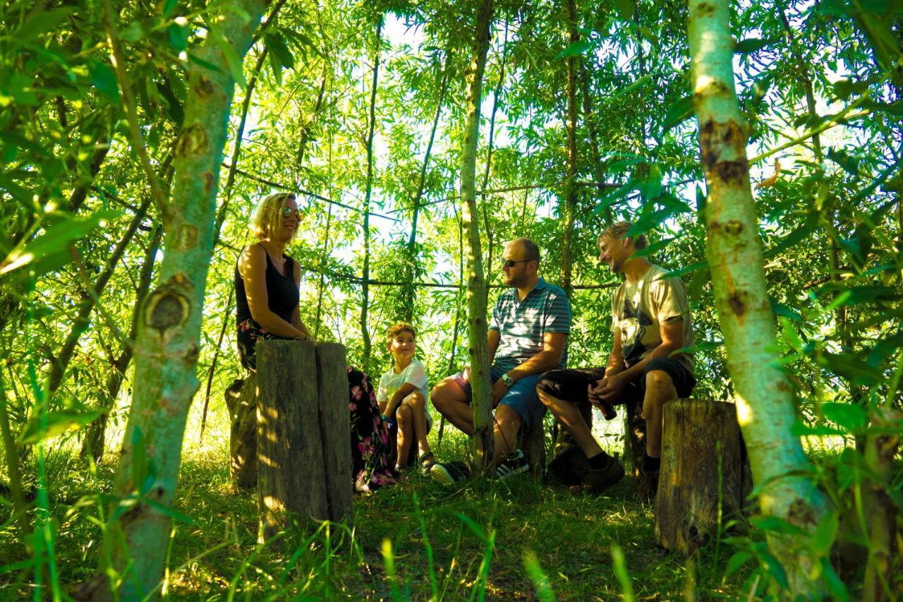 De Smishoeve Met Kinderpret, Dieren En Wellness Heers 외부 사진